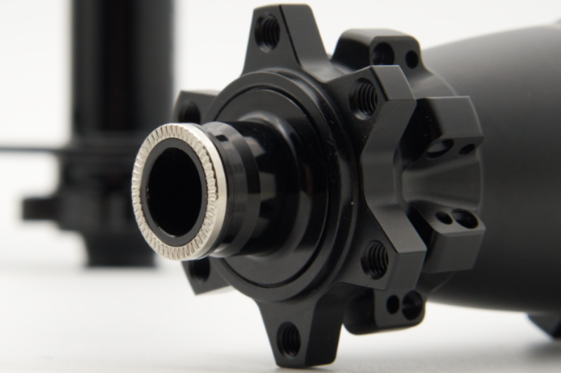 The straight or side spoke form in the bicycle hub？